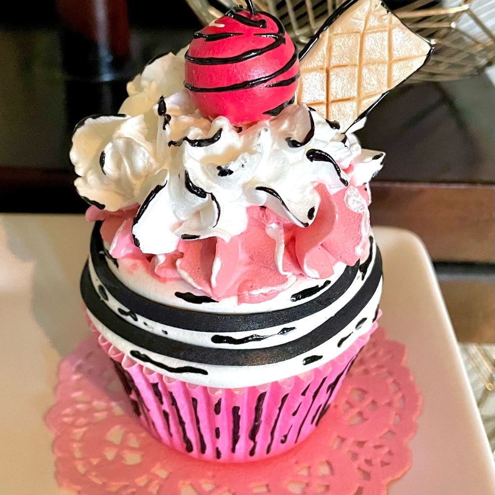 Fake Handcrafted Display Comic Cupcake